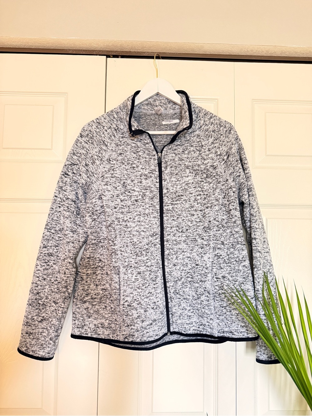 Women’s Full-Zip Heathered Gray Jacket